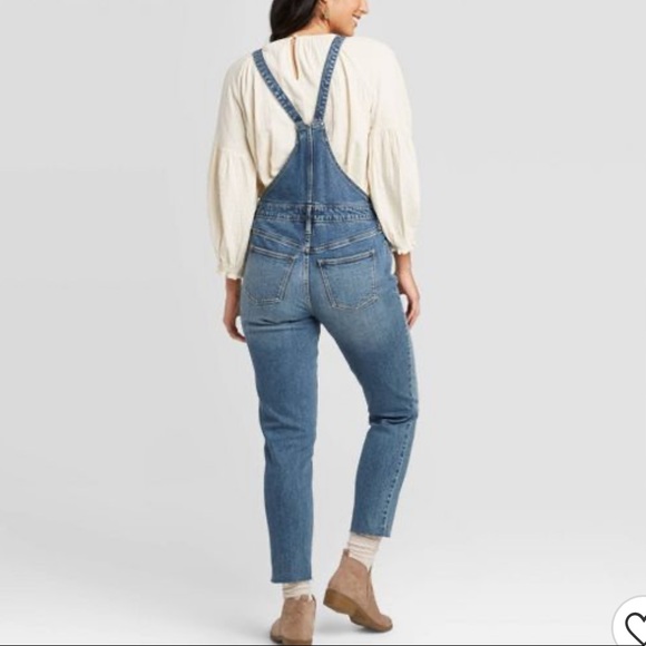 NWOT High-Rise Raw Hem Taper Cropped Overalls - - Picture 2 of 4